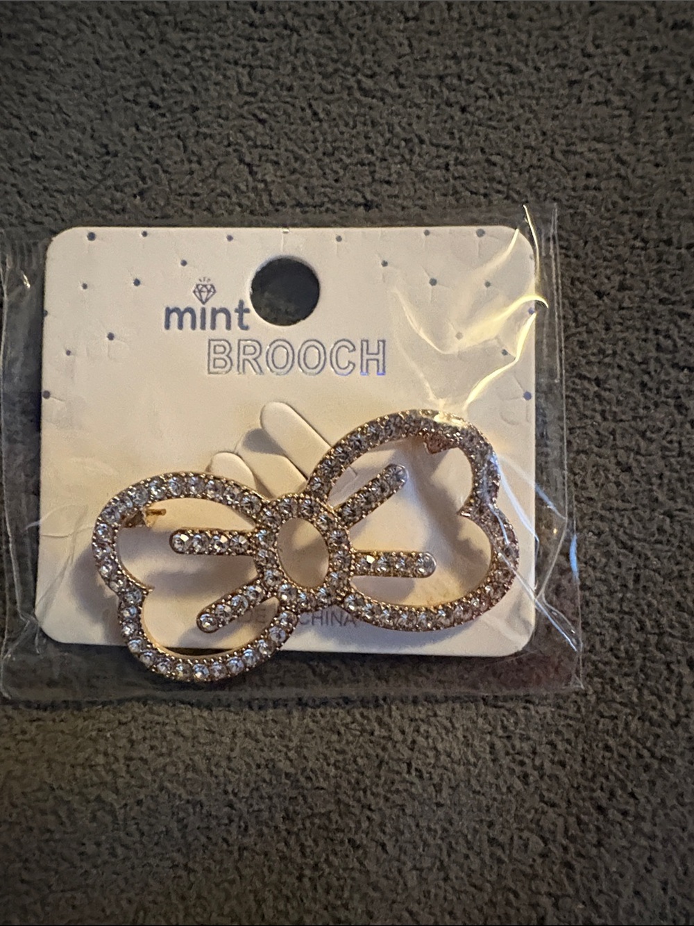 FASHION mint Crystal Bow Brooch in Gold